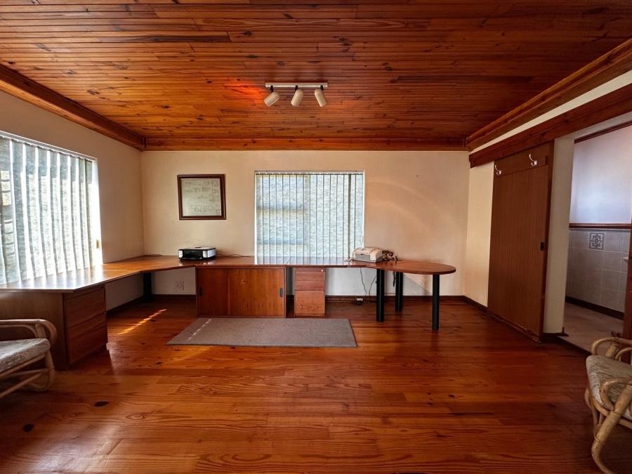 5 Bedroom Property for Sale in Pringle Bay Western Cape